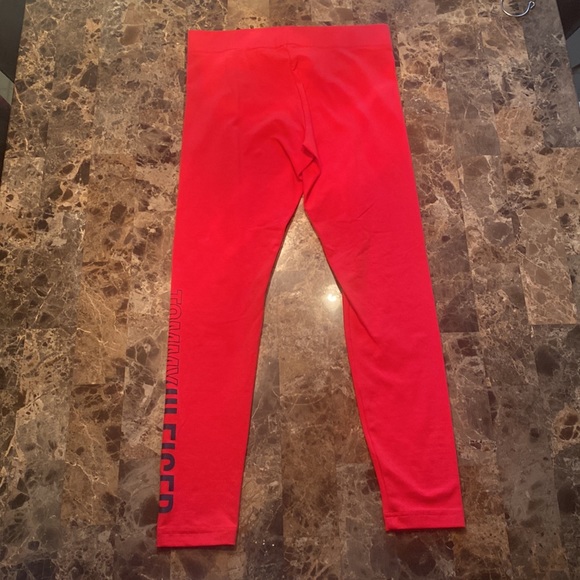 Tommy Hilfiger red leggings with logo. In a size M. - Picture 2 of 5